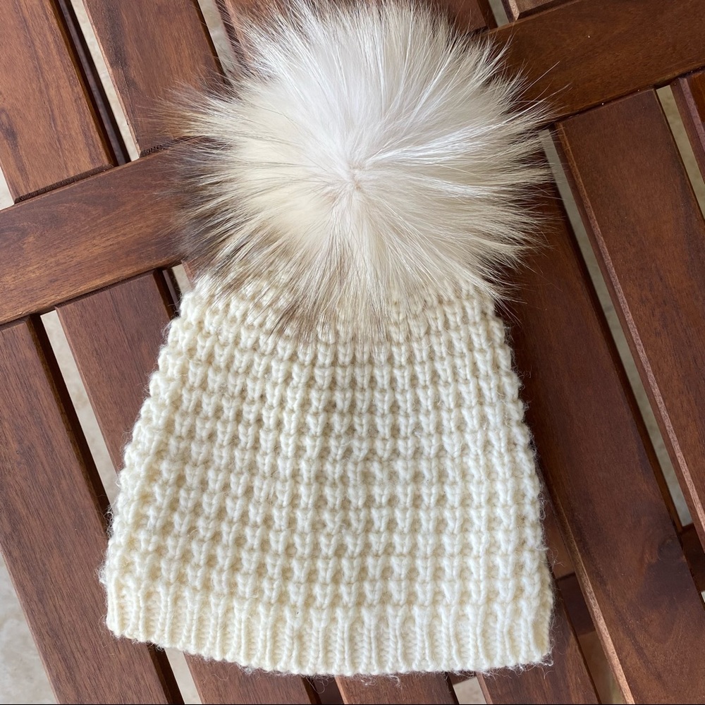 Kyi Kyi Ivory Pom Pom Fox fur knit hat beanie OS